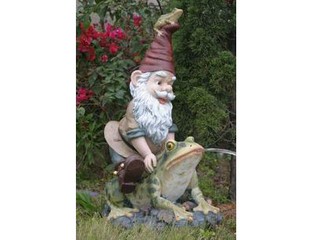 Polyresin Garden Gnome with Frog Spitter